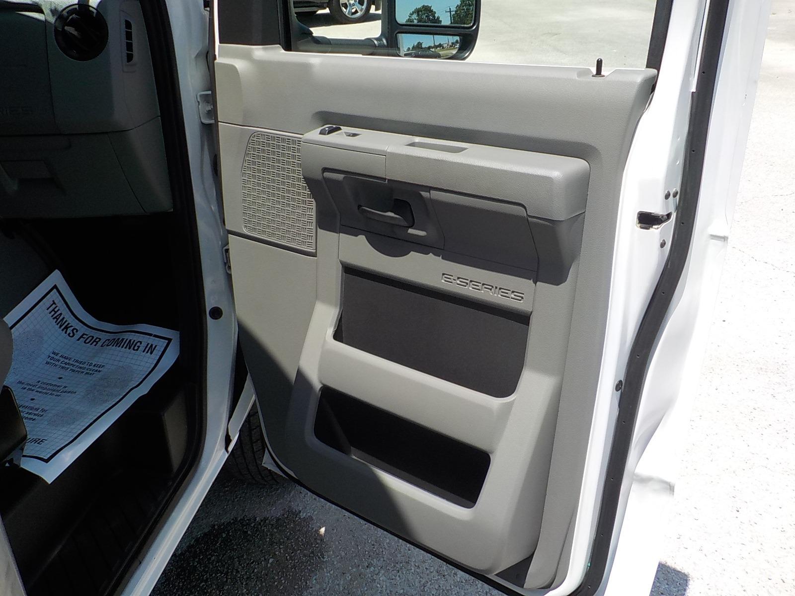 2022 White /Gray Ford Econoline (1FDWE3FK9ND) with an 7.3L V8 engine, AUTOMATIC transmission, located at 1617 W Church Street, Livingston, TX, 77351, (936) 327-3600, 30.710995, -94.951157 - LOW MILES!! If you're looking for a box van don't pass on this one!! It is ready for the BIG JOB!! This one is nice! - Photo #13